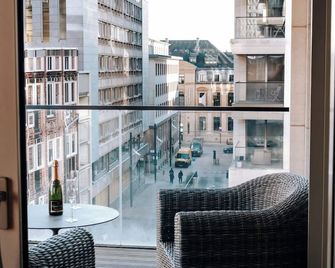 Luxe City - Modern & Spacious 2BR with Balcony View - Luxembourg - Balcony