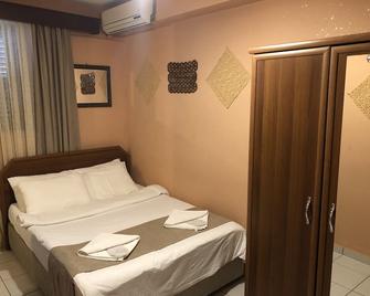 Kyrenia Reymel Hotel - Kyrenia - Bedroom