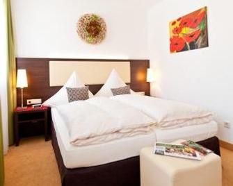 Hotel-Gasthof zur Sonne - Solnhofen - Bedroom