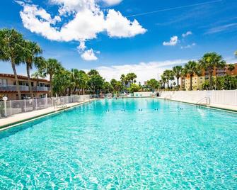 Belleview Gulf Studio/Steps Away From Beach (378) - Indian Shores - Pool