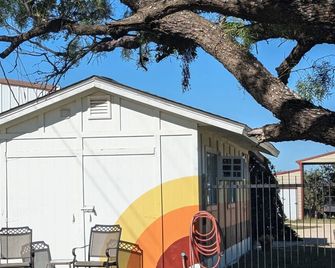 Petite Retreat - Pet Friendly for 1 Pet Only - Abilene