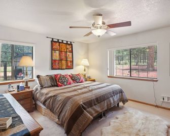 Secluded Mountain Cabin With Forest Views 3 Bedroom Cabin by RedAwning - Happy Jack - Bedroom