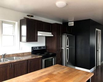 Newly-Renovated Ontario Cottage for a Weekend Getaway in Canada - Peterborough - Kitchen