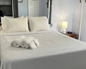 Small But Pleasant Studio - Tampa