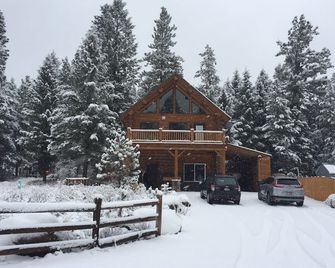 True Log Cabin - The Happy Place - Almost Heaven! Close To Skiing And Lake!! - McCall - Building