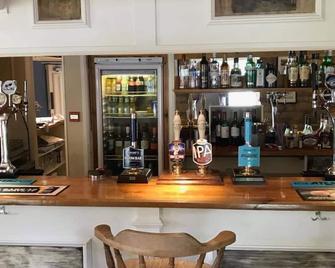 ذا كوتش هاوس إن - أوكهام - بار