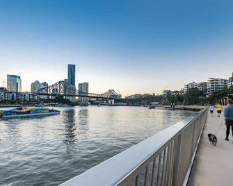 Step Back into Style! 2Bed/1Bath/1Car ~ New Farm - Brisbane