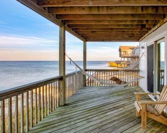 Waterfront/Private Pier, Water Access/Pool&Tennis club/Kayaks/SUP/ping-pong - Avon - Balkon