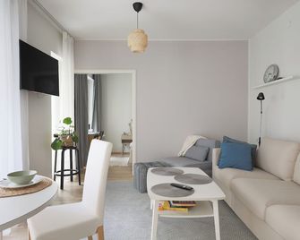 Fredika, modern 1br,Tripla Pasila prime location, gym, parking, train station near - Helsinki - Oturma odası