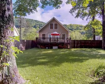Beautiful BelleHouse - Creekside in the Catskills - Pine Hill - Building