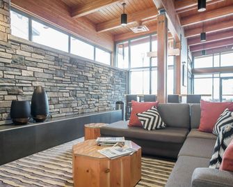 Comfort Inn & Suites - Campbell River - Living room