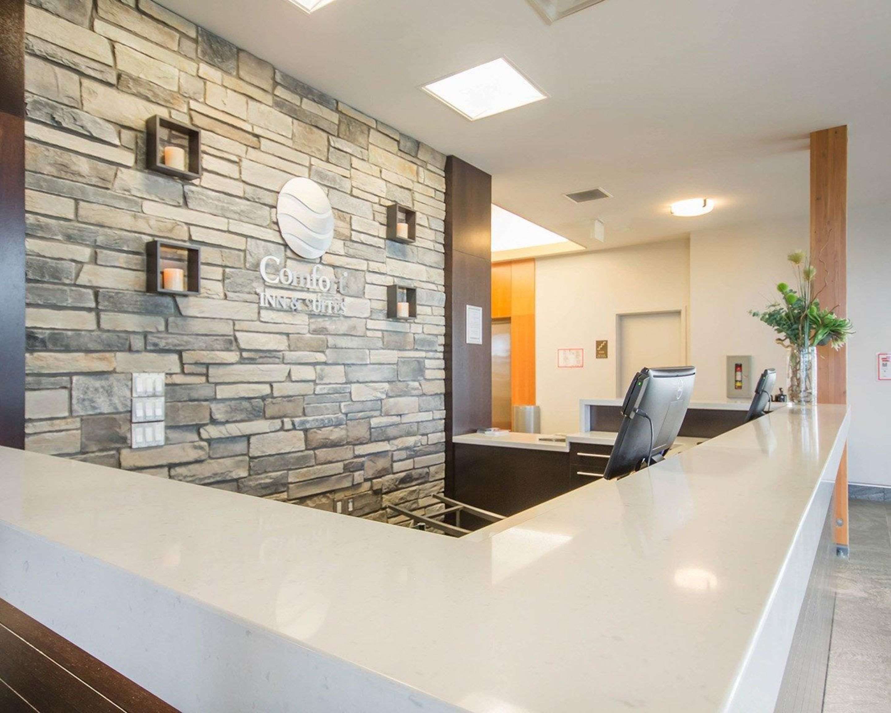 Comfort Inn Suites C 155 C 1 9 3 Campbell River Hotel
