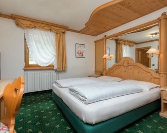 Garni Criss - Corvara in Badia - חדר שינה