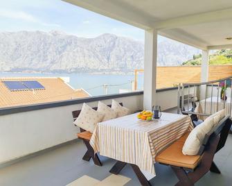 Step to Kotor bay St-oliv - Tivat - Balkon