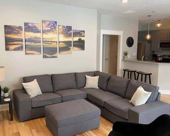 3BR Downtown | Private Garage | Walk to Mass Ave - Indianapolis