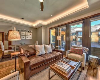 Steps From Heavenly Village & Gondola-luxury 3br 3 Bedroom Condo by RedAwning - South Lake Tahoe - Sala de estar