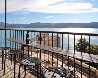 Scenic Village Home with Lake Panorama - Sainte-Croix-du-Verdon - Balcón