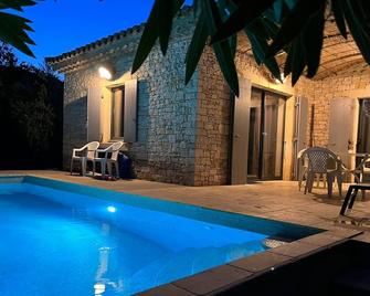 House / Villa - Bagnols sur ceze - Saint-Nazaire - Piscina
