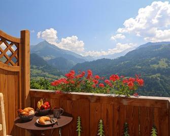 Les Chambres et Roulottes Des Noisetiers - Leysin - Balkón