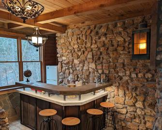 Tuscan Villa: Sauna Coldplunge Bridesalon Fireplace Firepit Dahlonegawine - Dawsonville - Bar