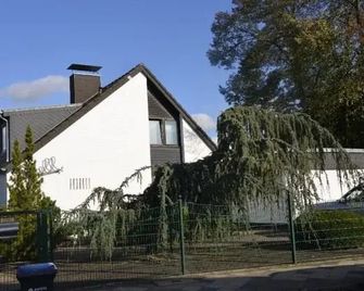 Guesthouse Airminis - Düsseldorf
