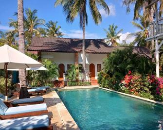 White Coconut Resort - Pemenang - Basen