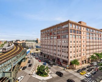Days Inn by Wyndham Long Island City - קווינס - בניין