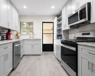 Funky Fiesta Flat-All King Beds-Mins to DT Dallas - Dallas - Küche