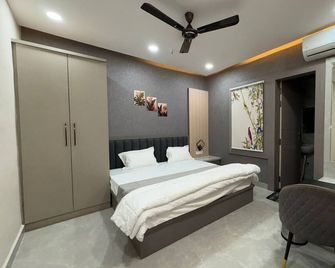 Hotel R J Heights - Fatehpur - Bedroom
