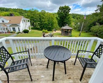 Deluxe King, Living Room w/sofa bed & fireplace - Dover - Balkon