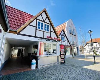 Strandmuschel, ca 100m z. Alten Strom - Warnemünde - Gebäude