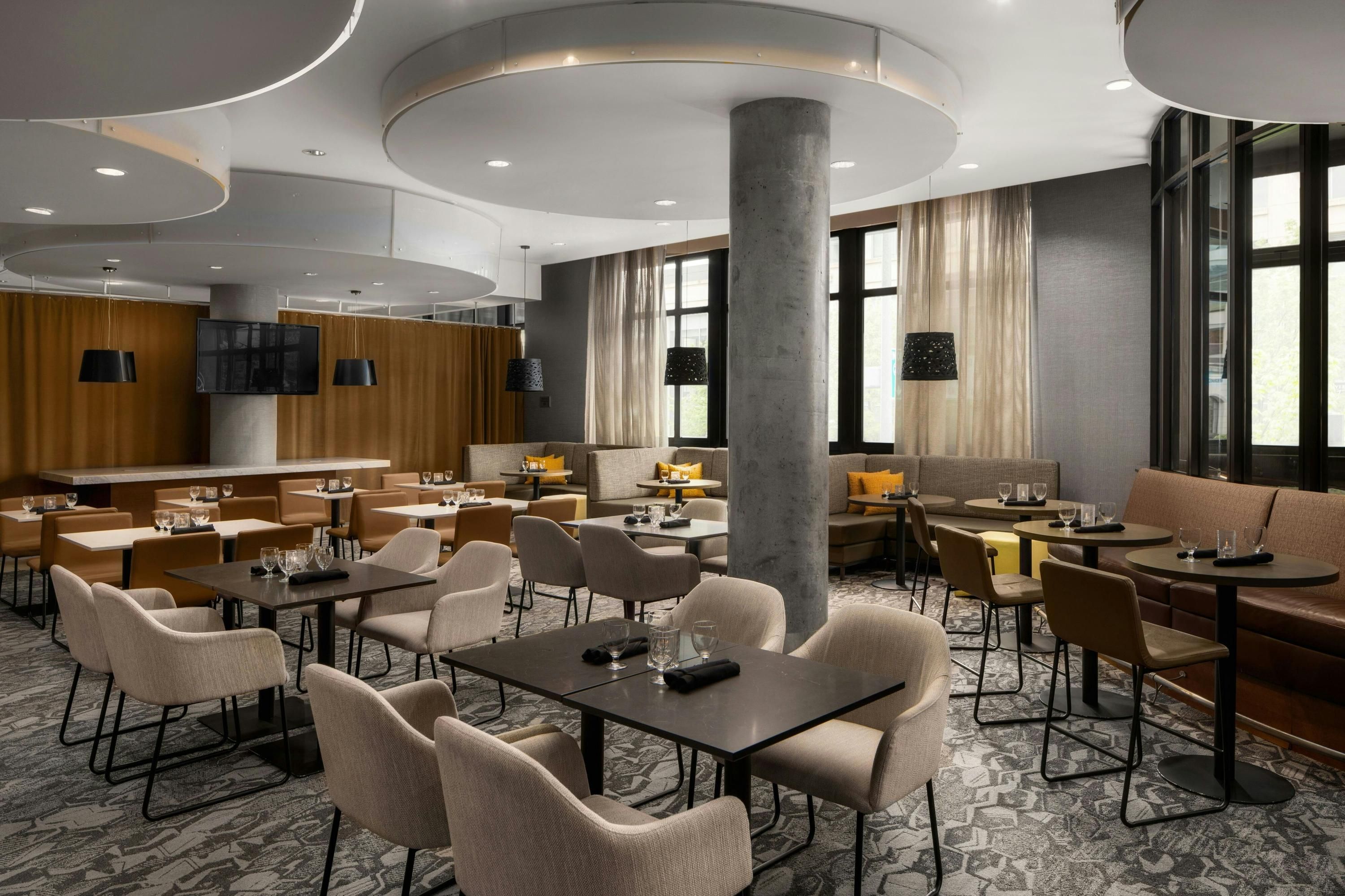 Courtyard by Marriott Seattle Bellevue Downtown - בלביו - מסעדה