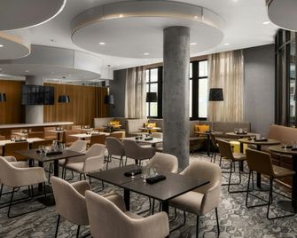 Courtyard by Marriott Seattle Bellevue Downtown - בלביו - מסעדה