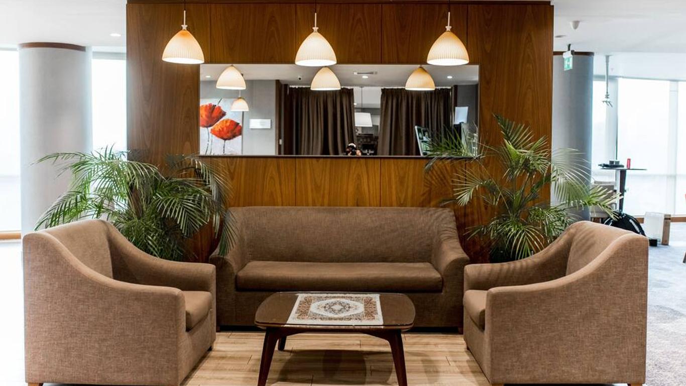 Parkside Hotel & Apartments