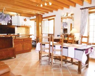 2 bedroom awesome home in Morsalines - Quettehou - Salle à manger