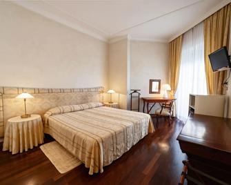 Hotel Negresco - Cattolica - Kamar Tidur