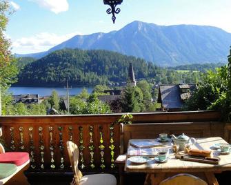Charming Villa Lynden at foot of Loser, overlooking lake - Altaussee - Balkon