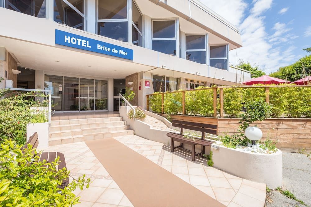 Hotel Brise de Mer - Piscine intérieure & extérieure - Saint-Raphaël