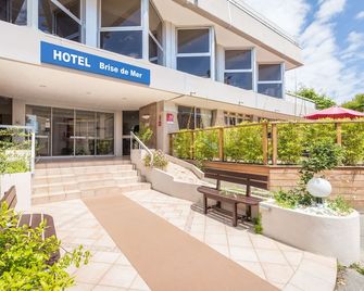 Hotel Brise de Mer - Piscine intérieure & extérieure - Saint-Raphaël
