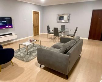 Sanctuary House Apartments - Accra - Huiskamer