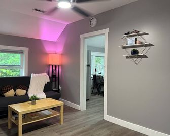 Beautiful Indian Lake Unit, 2nd Floor - Worcester - Living room