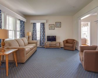 Majestic Hotel & Apartments - Ocean City - Living room