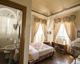 愛麗絲酒店 - 佩魯賈 - 佩魯賈 - 臥室