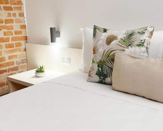 Simona Rooms - Portocannone - Habitación