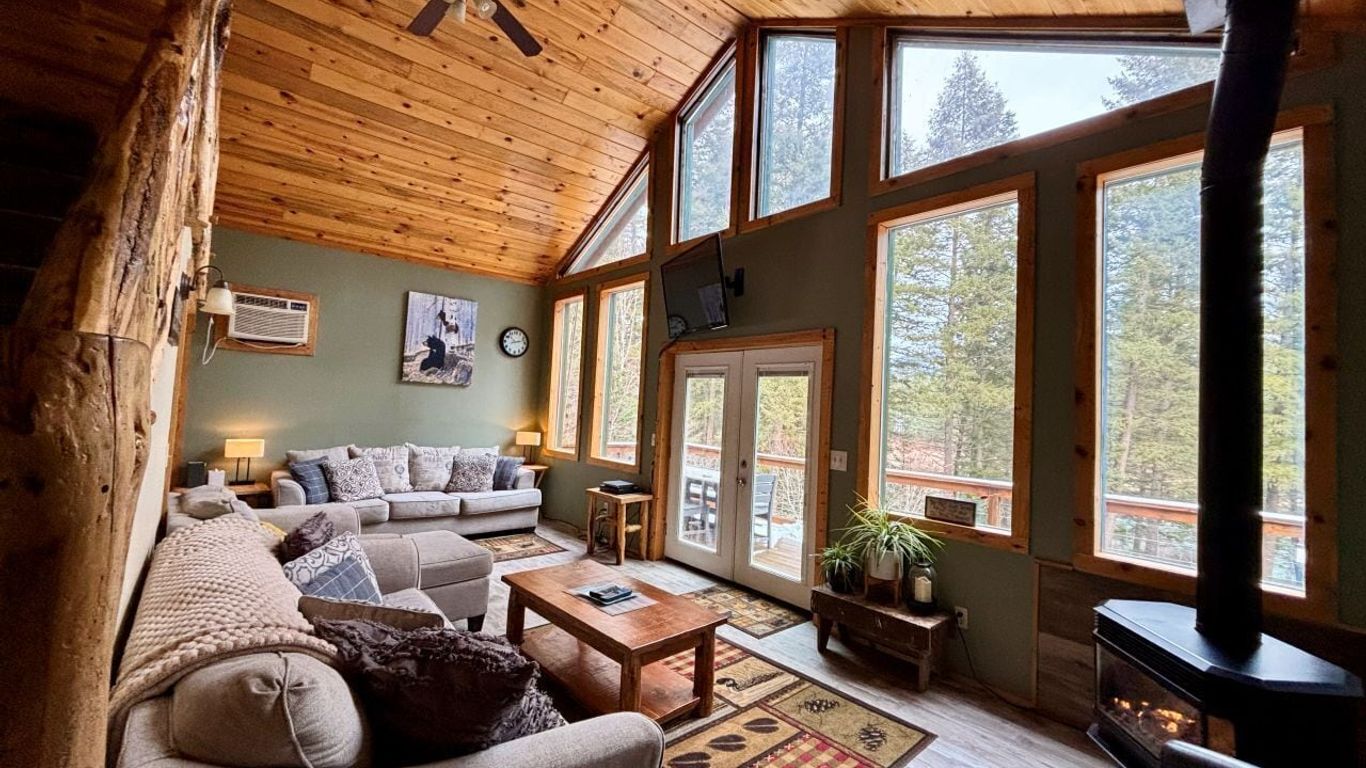 Riverfront Motel & Cabins