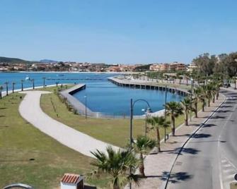 One bedroom apartment with terrace, in the countryside, a few steps from the sea. - Golfo Aranci - Pool