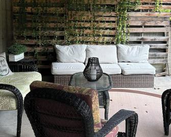 Cozy Home Retreat - Shipshewana - Patio