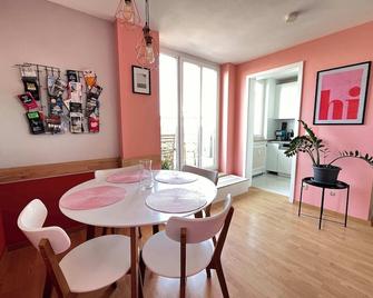 Coolest Apartment In Berlin, Easy Check-In, Near Ber Airport - Quiet&cozy Penthouse - Schönefeld - Comedor