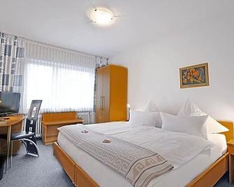 Hotel Lindenkrug - Гютерсло - Спальня