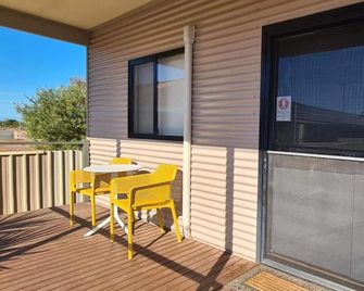 Sundowner Cabin and Tourist Park - Whyalla - Balkon